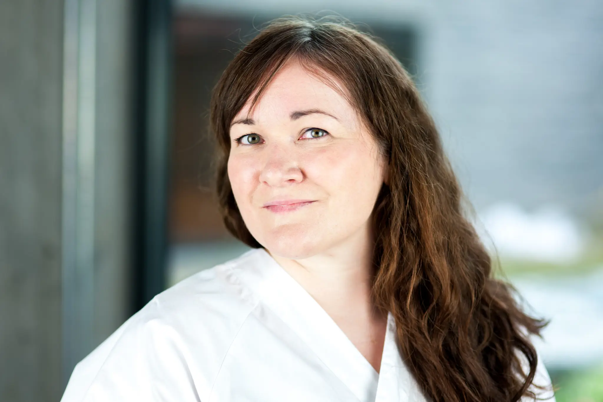 En person med langt hår